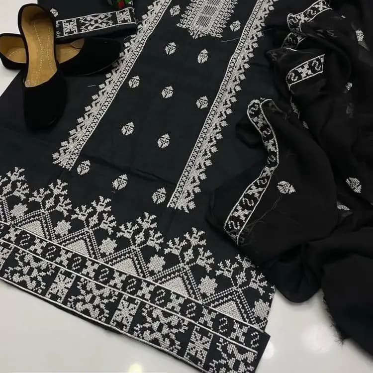 3 Pcs Women's Unstitched Lawn Embroidered Suit
